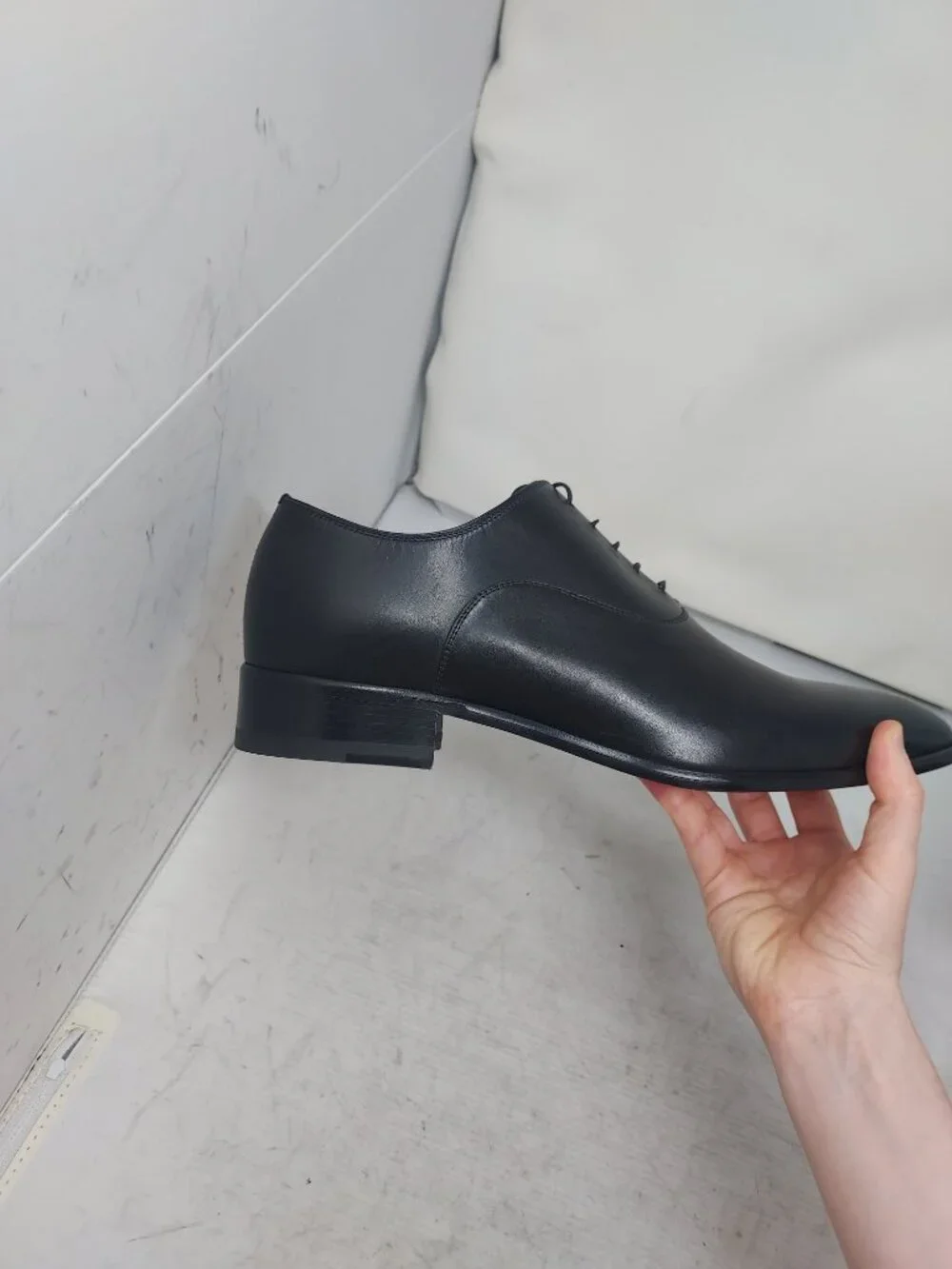 CHRISTIAN LOUBOUTIN MENS Pelvis Black Pointed Toe Lace Up Oxford Shoe
